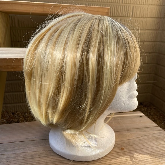 NWT 12” pale honey blonde highlights ash with bangs short bob wig natural look - Picture 12 of 16